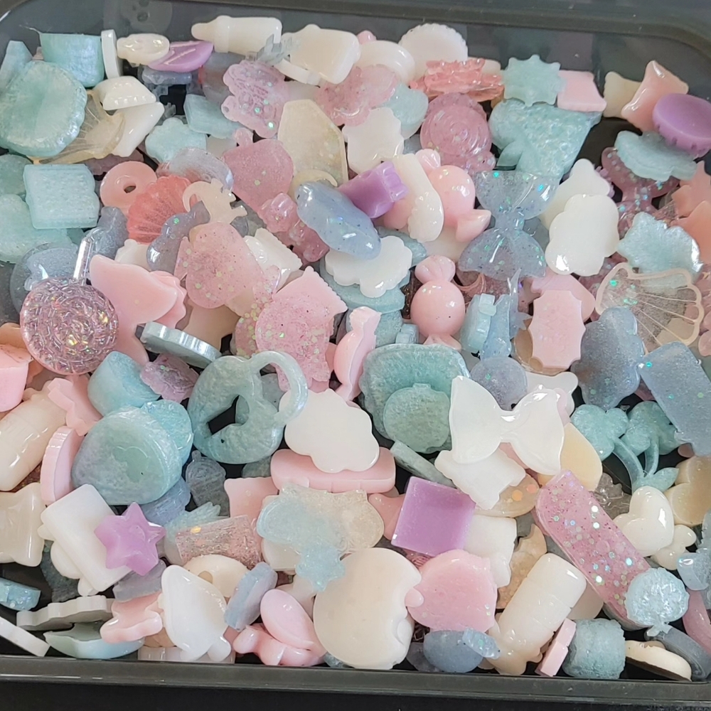 1 Bag (100 pcs) Mini-Small Resin Flatback Charms Cabochons Mix